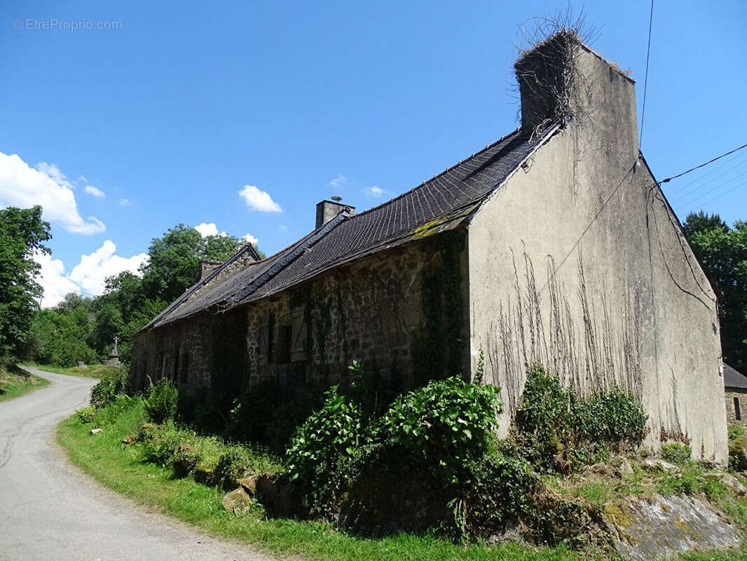 CÔTES-D'ARMOR.  Maison individuelle en pierre à rénover, proche de Saint-Nicolas-du-Pélem - photo 3