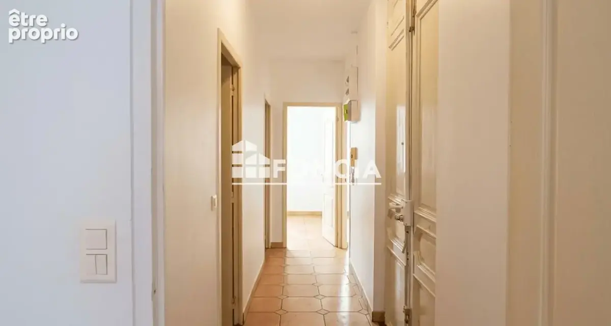 Marseille 1er (Quartier Belsunce) - Lot de 3 appartements (T3, T3, T2 avec terrasses) – Possibilité d'achat de l'immeuble entier - photo 8