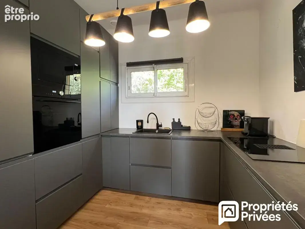 Maison de 4 pièces avec beau jardin, piscine et garage - photo 6