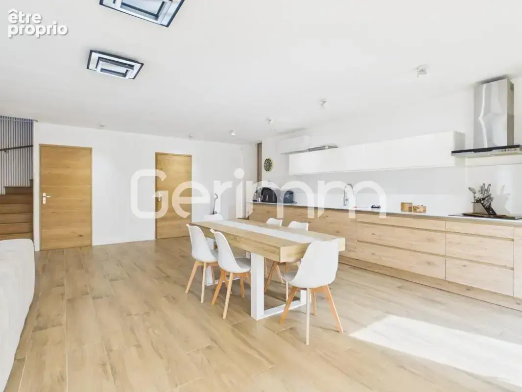 Vente - Maison - 5 pièces + cuisine - 124 m² - 525 000 € - VIF - photo 11
