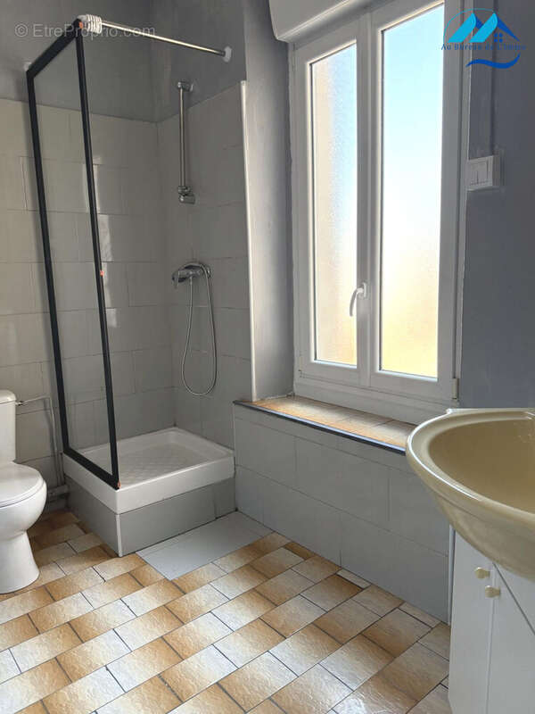 Salle de dpuche - Appartement à MARSEILLE-3E