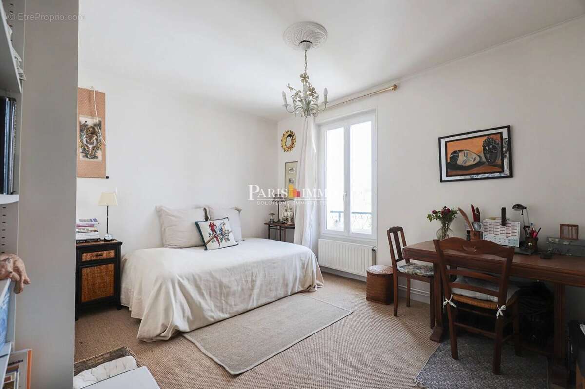 Paris 18e - Rue Lepic - Charme et calme - photo 4