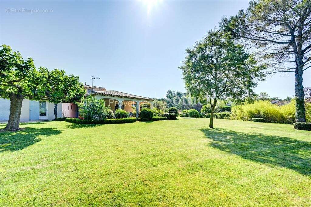 Maison d'exception - 280 m² à vendre à proximité d'Aix-en-Provence - photo 19