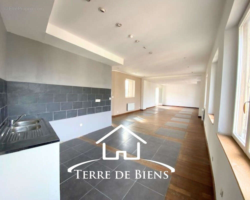 Nouveauté  Spacieux duplex de plus de 150 m2 avec terrasse en plein centre-ville de Chauny - photo 3