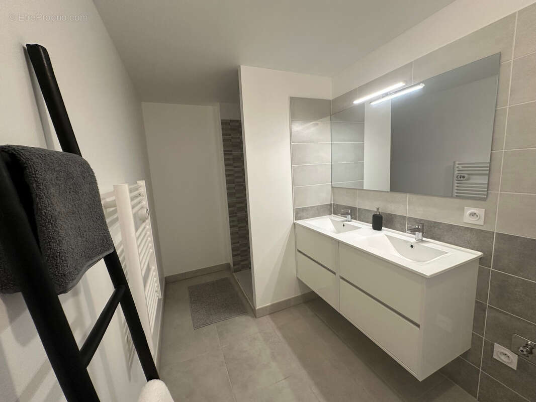 Appartement à LA LONDE-LES-MAURES