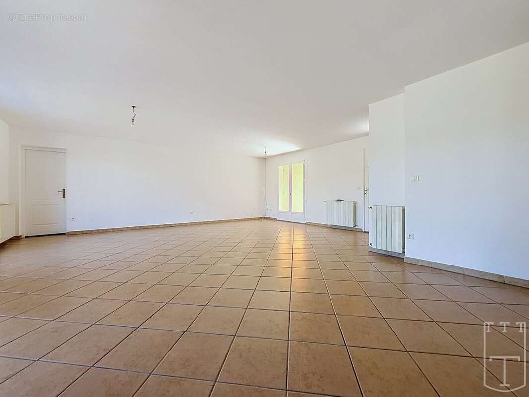 Proche centre RUOMS - Villa 3 chambres - 2 terrasses - photo 5