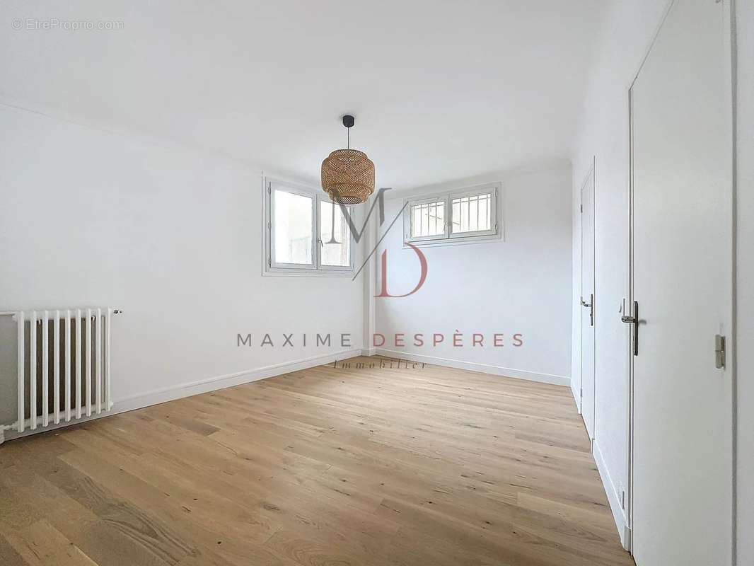 Appartement à COURBEVOIE