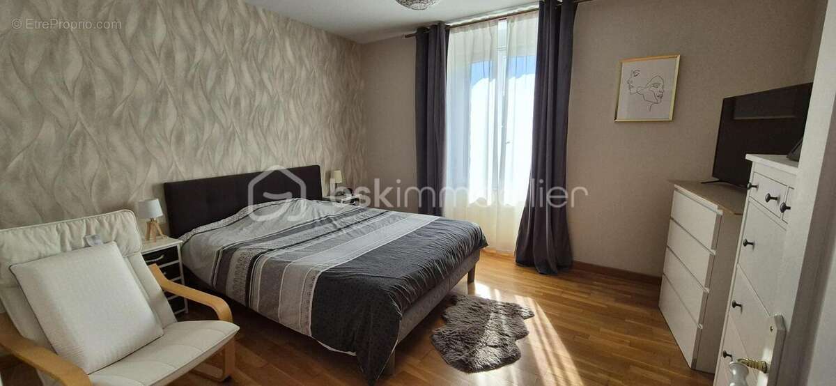 Maison familiale en pierre 161m2 avec 5 chambres, jardin arboré et vie tout à pied à Javené - photo 6