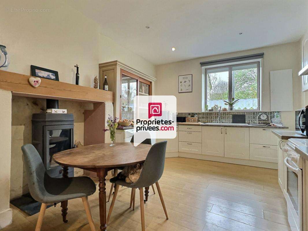 Maison à SAINT-PIERRE-DE-COLE