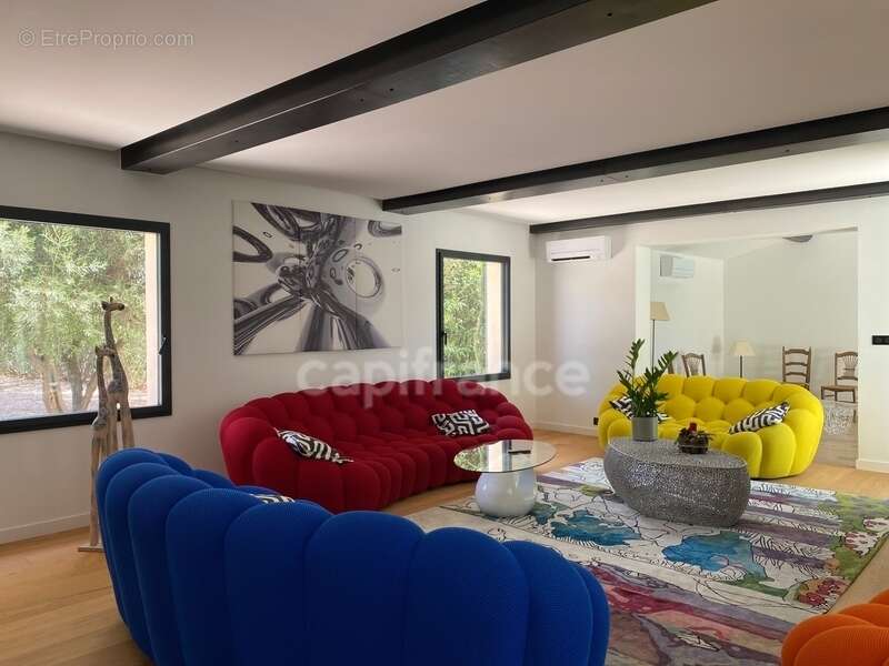 À SAINT MAXIMIN (30) Splendide propriété de 280 m², à 5 min d’Uzès proche de toutes commodités, sur un terrain clos et arboré d’ - photo 9