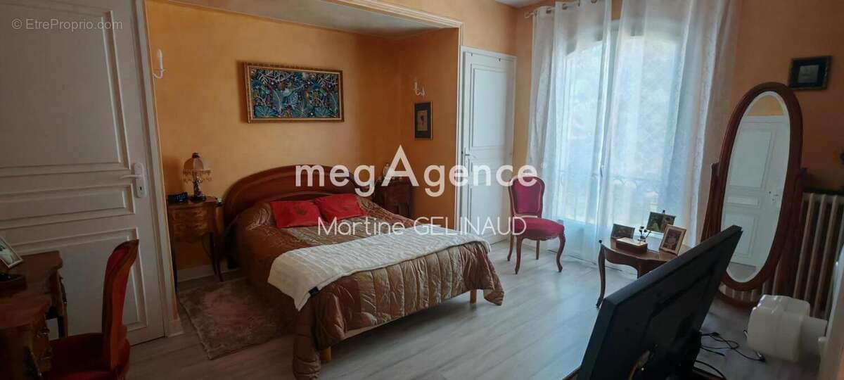 Maison 217 m² à Saintes  - photo 5