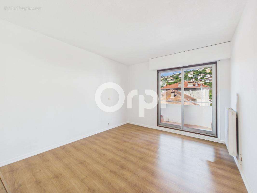 Appartement à MANDELIEU-LA-NAPOULE