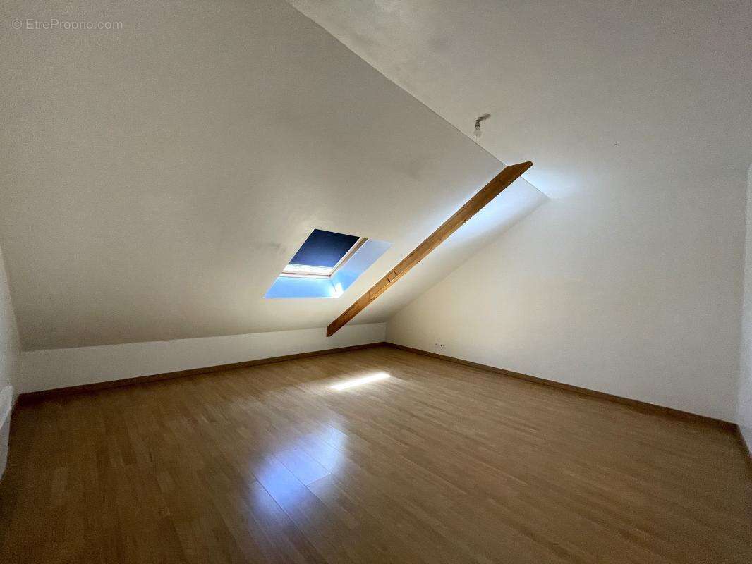 Maison à ONET-LE-CHATEAU