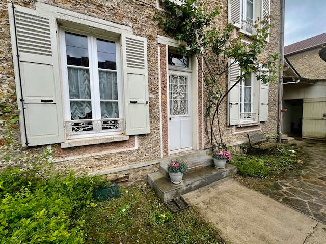 Maison de 6 pièces avec 5 chambres à vendre à Tournan en Brie - photo 2