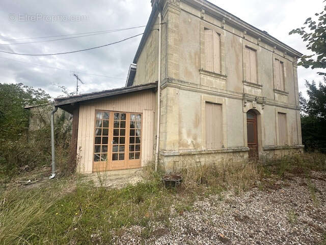 Maison à SAINTE-CROIX-DU-MONT
