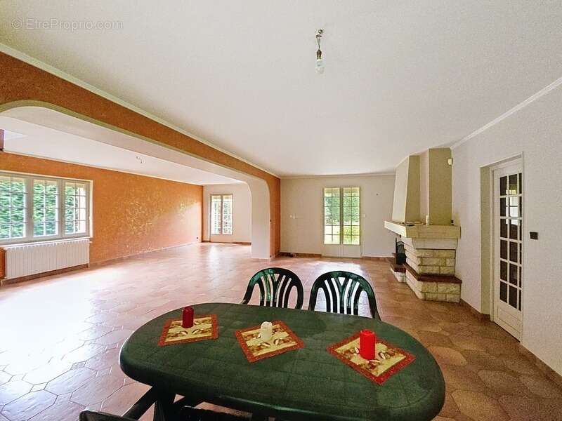 Maison à ANIZY-LE-CHATEAU