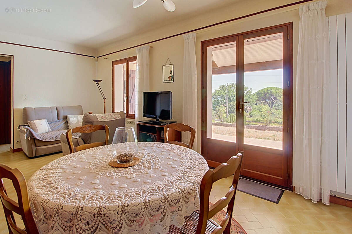À vendre en exclusivité - lorgues - maison à fort potentiel de 83m²  avec une vue dominante et très grand garage 65m² - photo 12