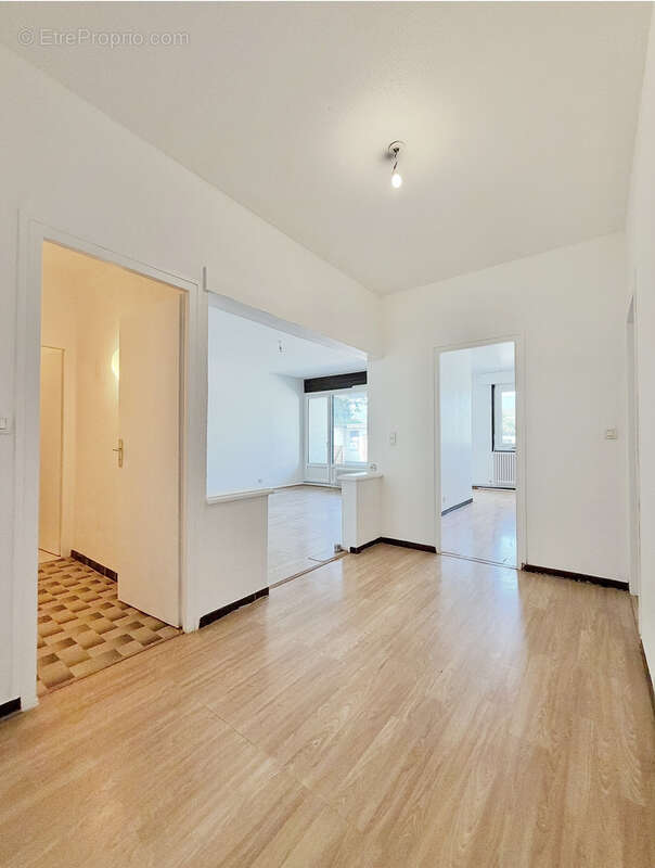 À vendre    t3 de 84,3 m2   hypercentre de reignier avec cave et parking - photo 2