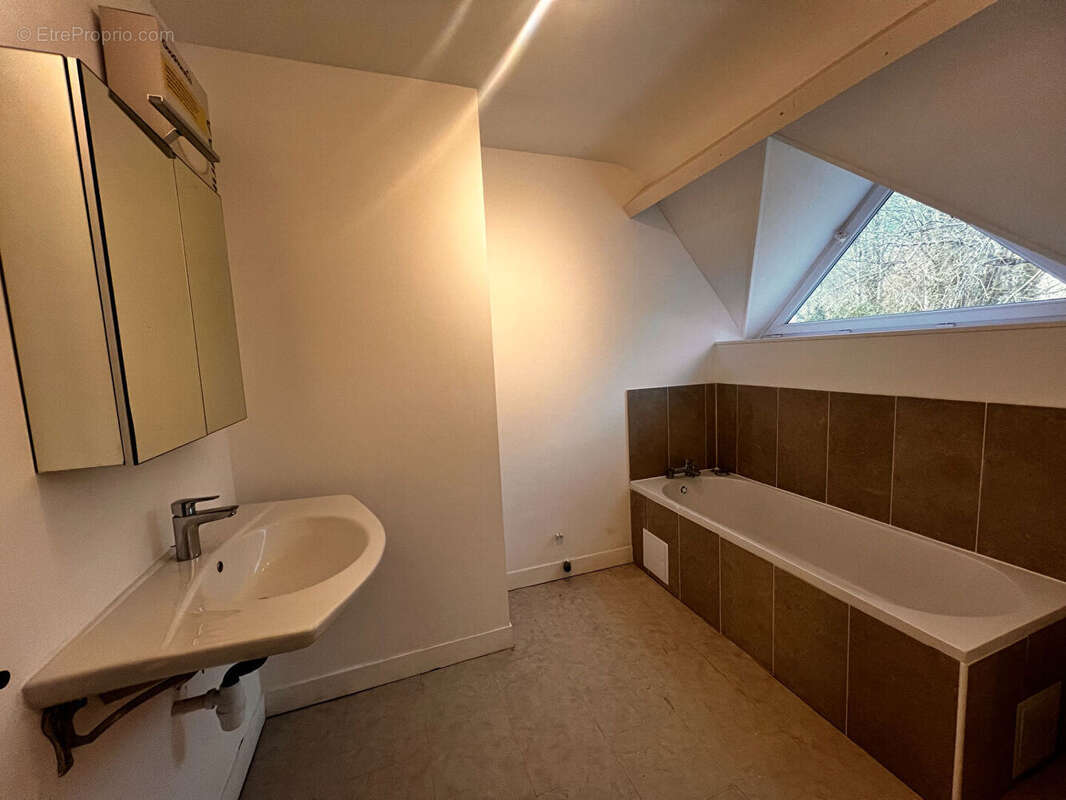 Maison à AUMONT-EN-HALATTE