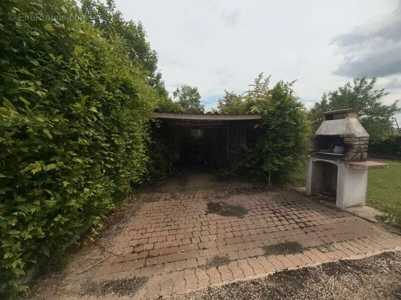 À vendre maison plain-pied 4 chambres à GEVRY (39) – Proche Dole – Grand terrain – Beau potentiel - photo 3