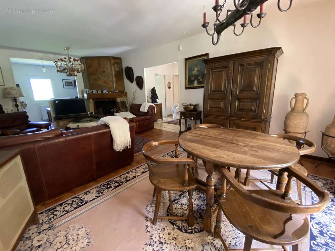 Maison à SAINT-MAXIMIN-LA-SAINTE-BAUME