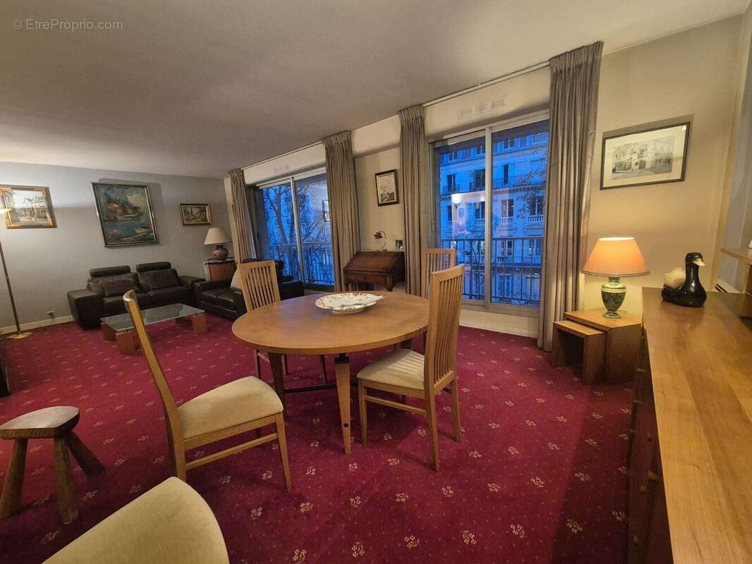 Appartement à PARIS-17E