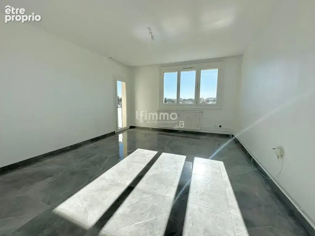 Appartement 68m² rénové avec balcon et cave - photo 1
