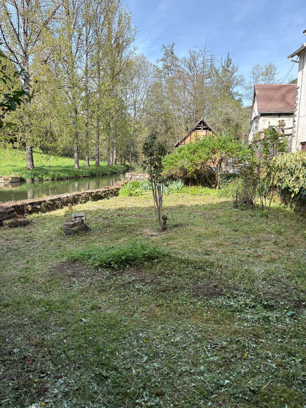Maison à SEGUR-LE-CHATEAU
