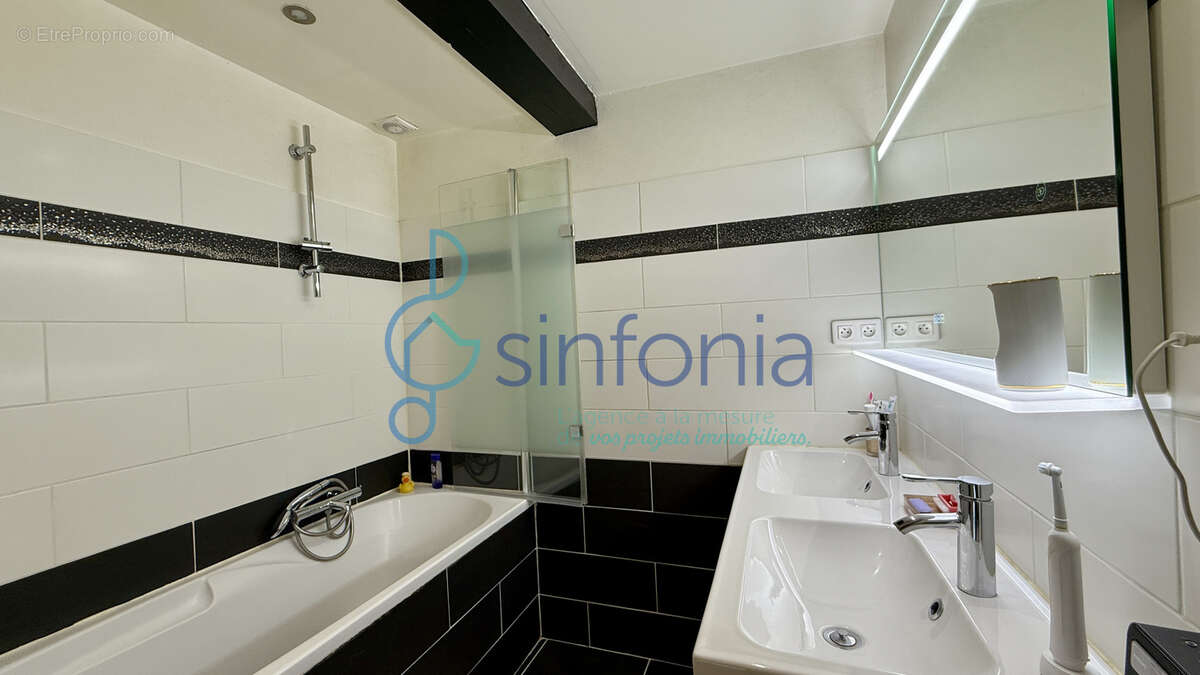 Maison à LA CALMETTE