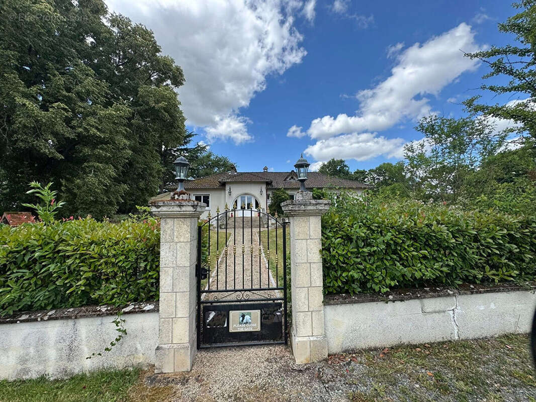 Maison à BUSSIERE-POITEVINE