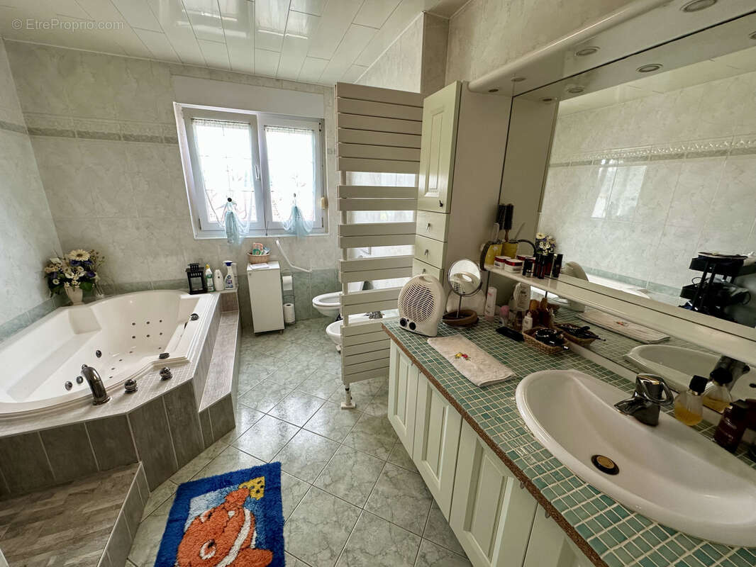 Maison à CHARENCY-VEZIN