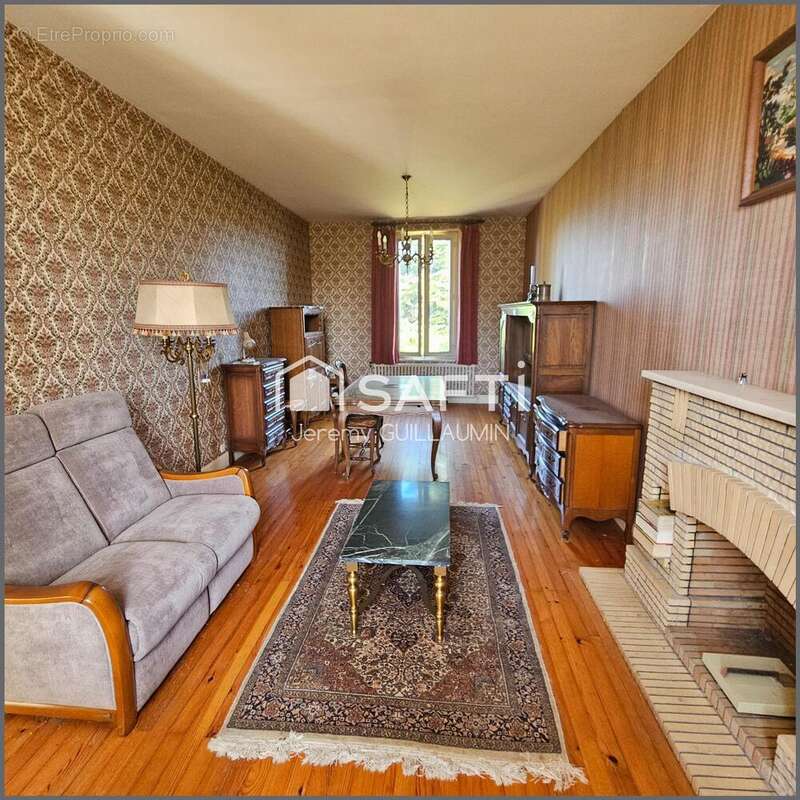 Maison 120 m² à Saint-Germain-Des-Fosses  - photo 2