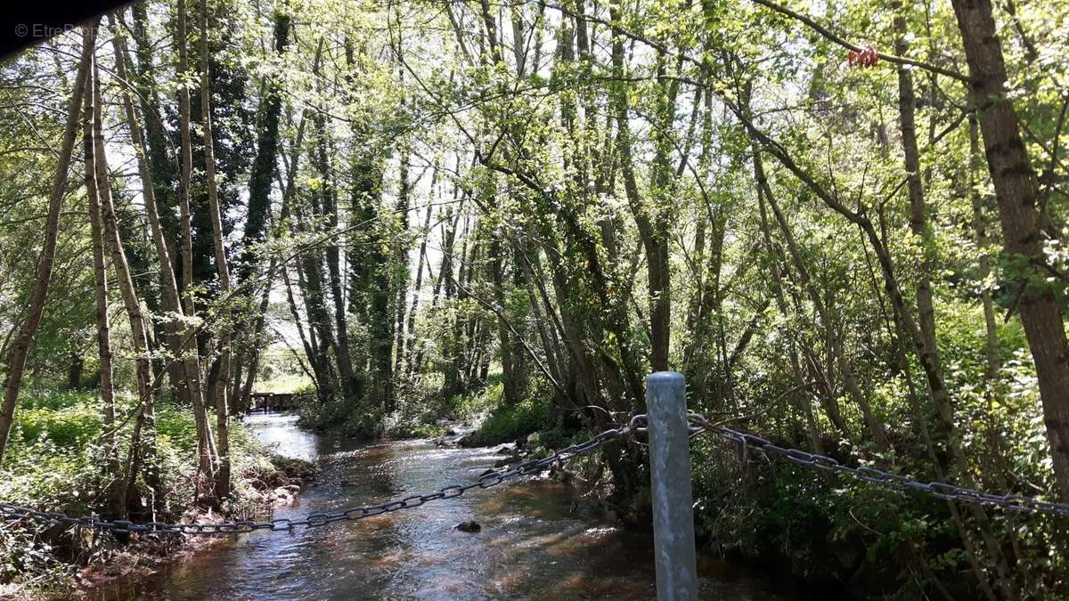 Maison à LUSSAC-LES-EGLISES