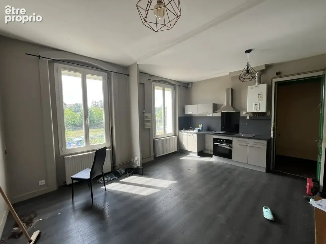 Appartement 300 m² à Saint-Just-Saint-Rambert  - photo 5