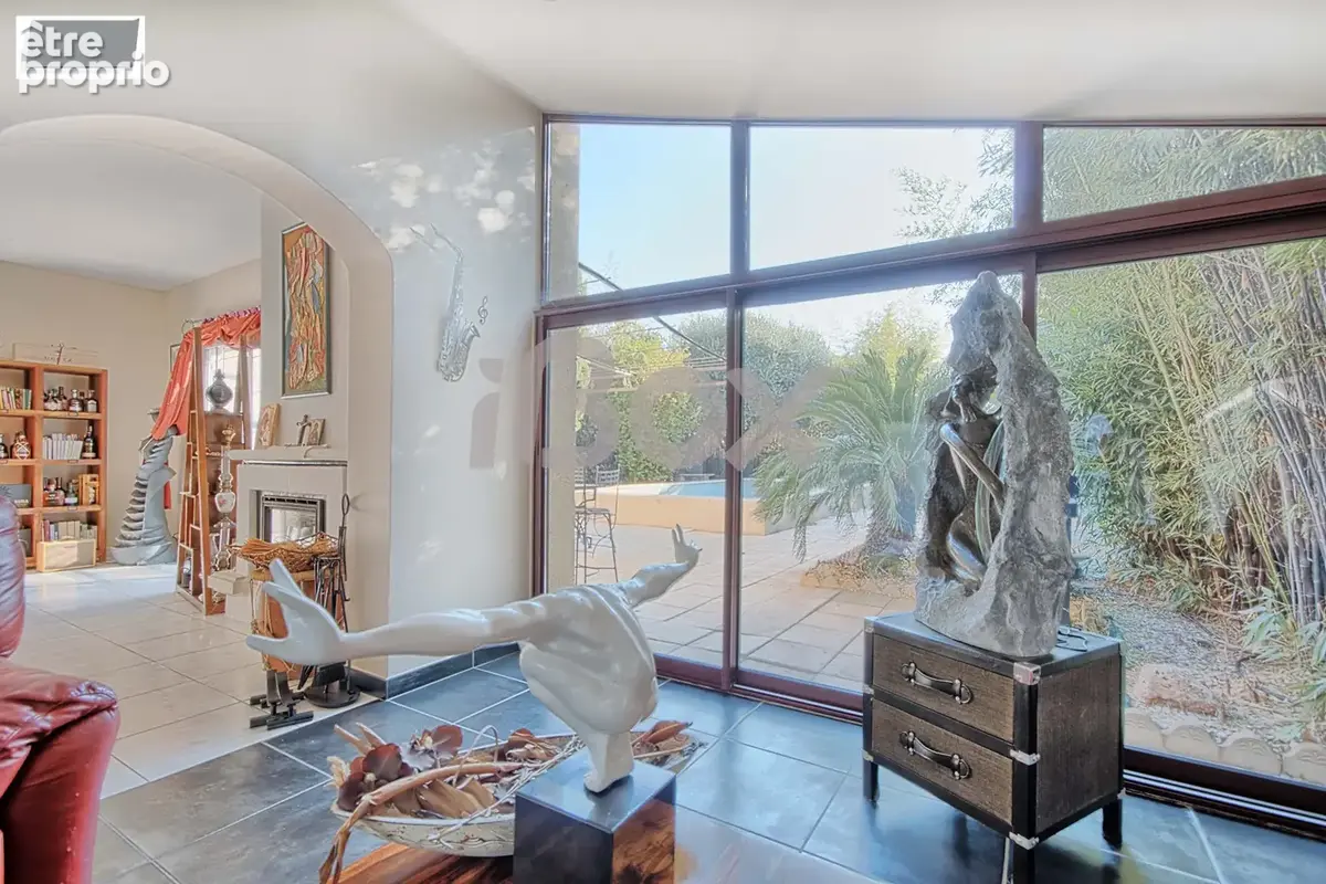 Exclusivité La Valette du Var, Villa d'environ 195m2 avec piscine sur belle parcelle de 580 m2 - photo 4