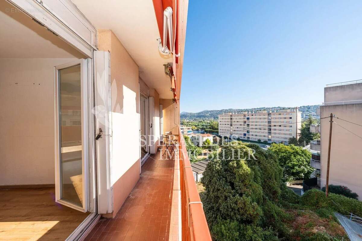 Appartement à SAINT-LAURENT-DU-VAR