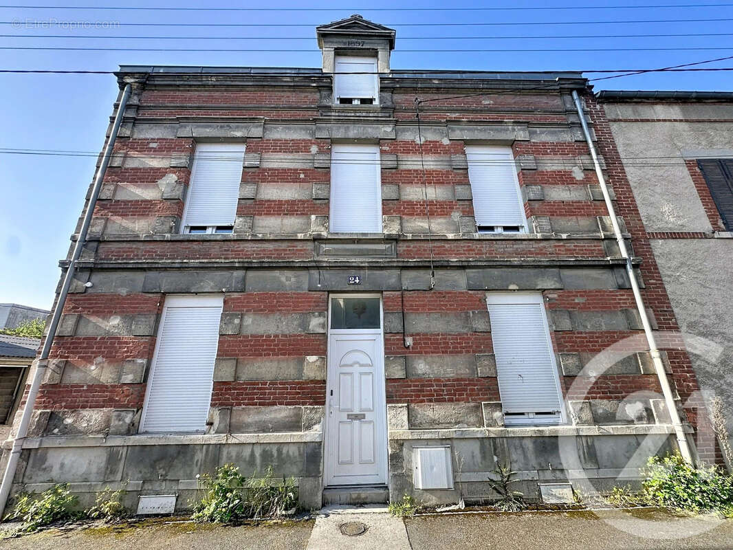 Maison 197 m² à Magenta  - photo 2