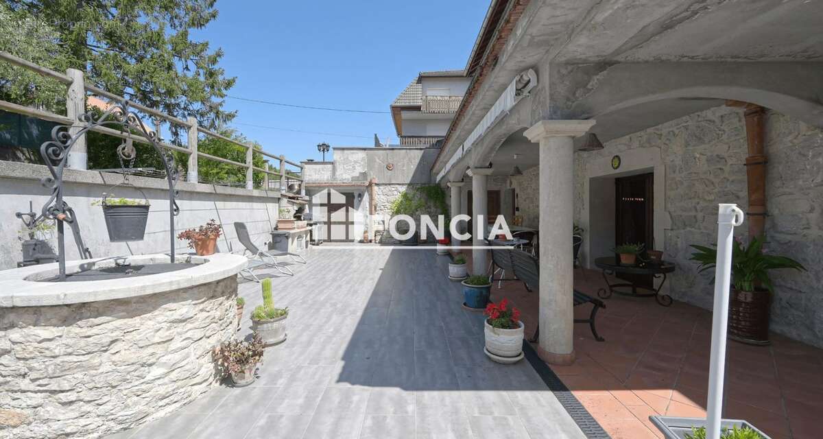  RARE À LA VENTE – Maison de caractère avec fort potentiel – 133 m² habitables – Terrasses, jardin, garage de 60 m² - photo 11