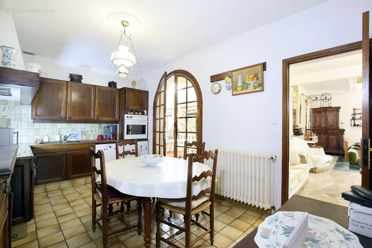 Propriété familiale avec parc arboré de plus de 2 250 m2 - photo 11