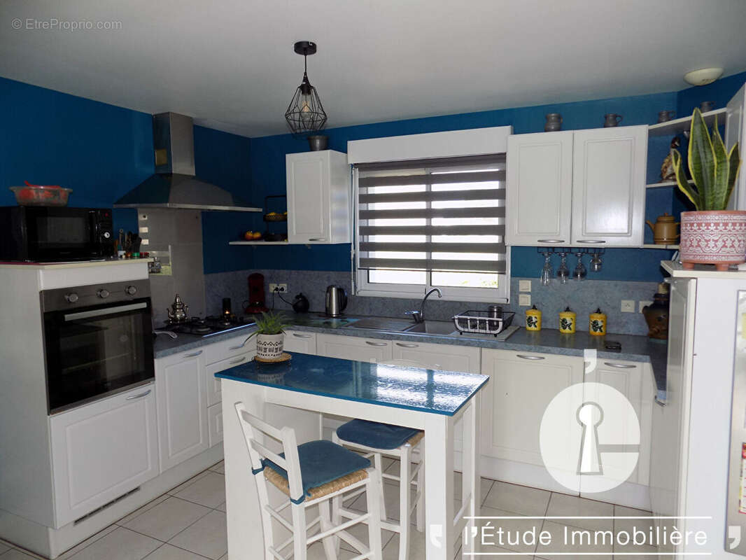 Maison à LA BAZOUGE-DE-CHEMERE