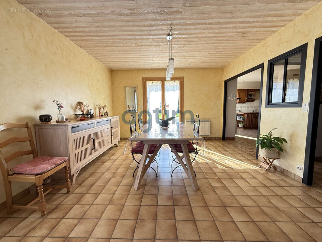 Maison à MONTAIGU