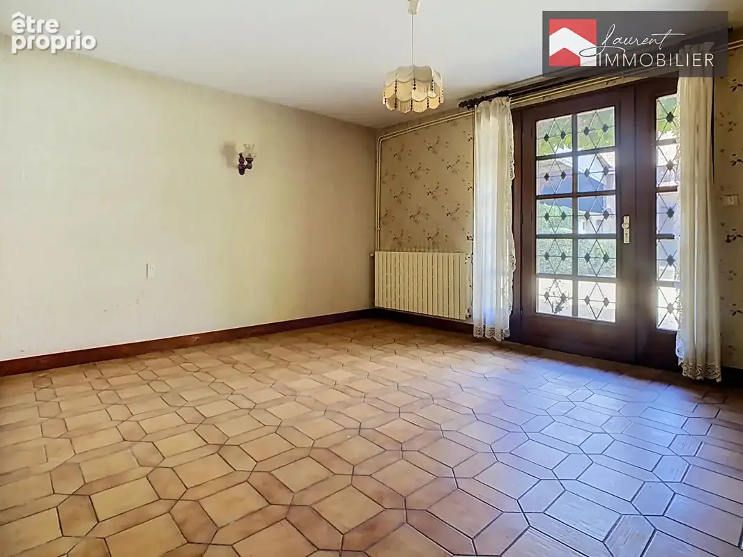 FRONTENARD à Vendre - ensemble immobilier avec 3 Hectares de terres agricoles, bâtiment d'exploitation et deux habitations. - photo 7