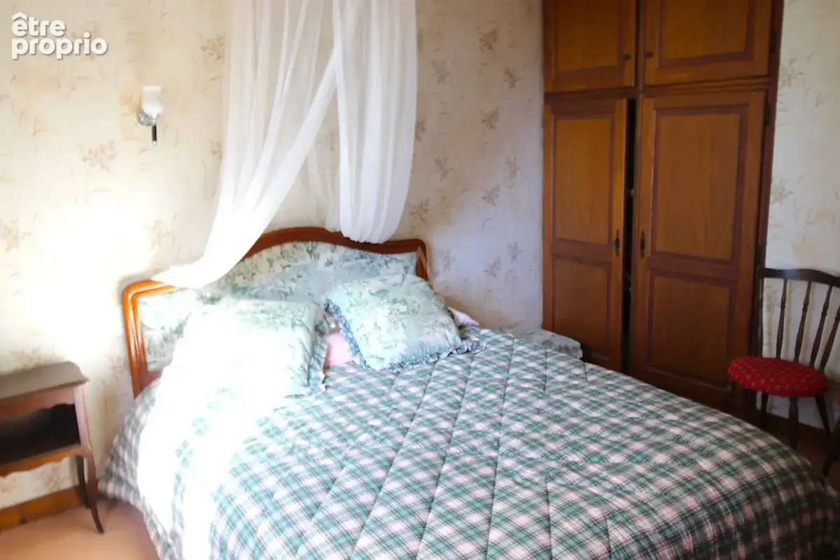 Plain-pied - maison cossue dans bel environnement tres calme - photo 8