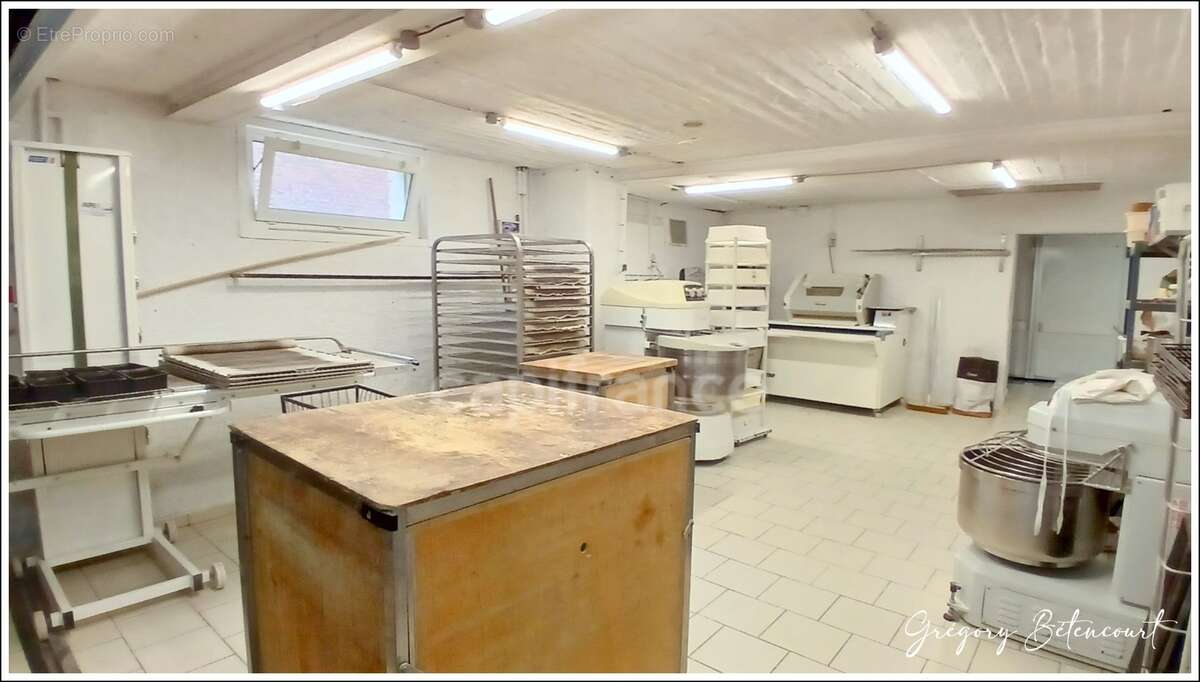 Immeuble à usage de commerce et d'habitation vendu loué - photo 3