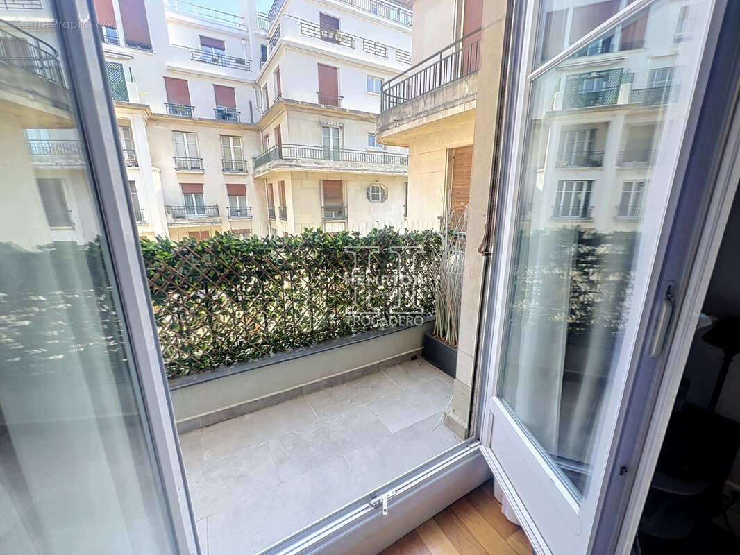 Appartement à PARIS-16E