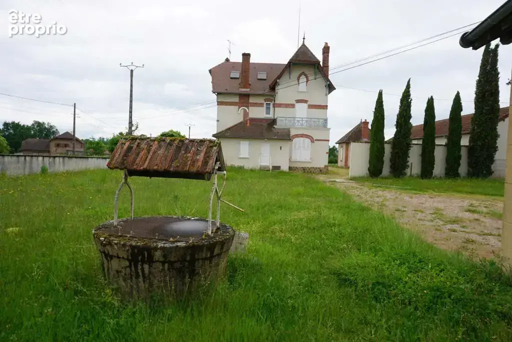 Belle et grande maison de caractère avec dépendances - photo 13