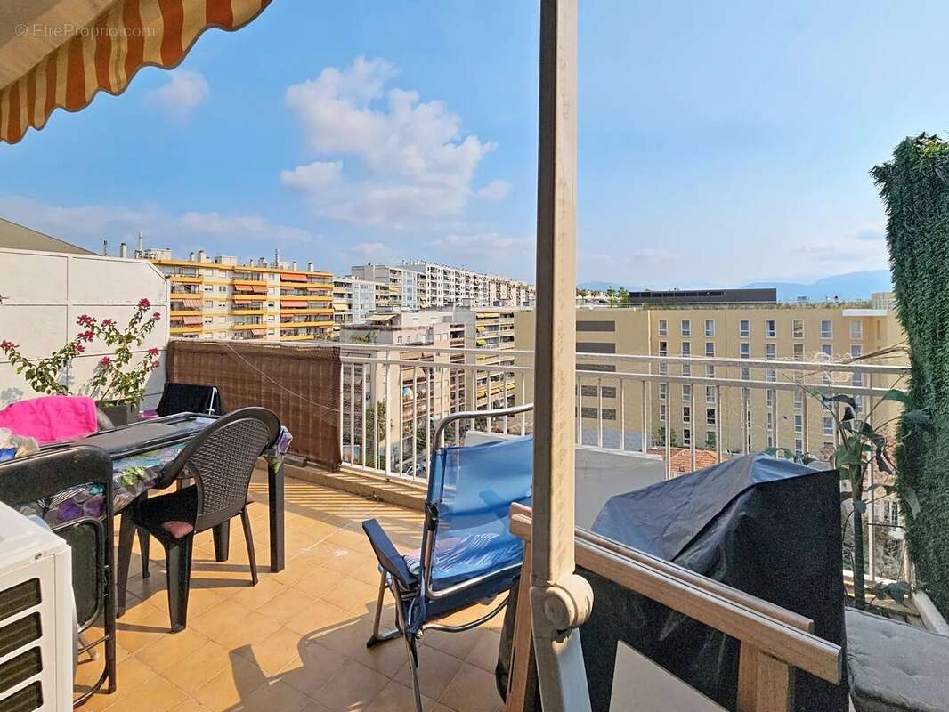 Nice Carras – Ferber – Dernier étage avec terrasse – À deux pas de la mer - photo 3