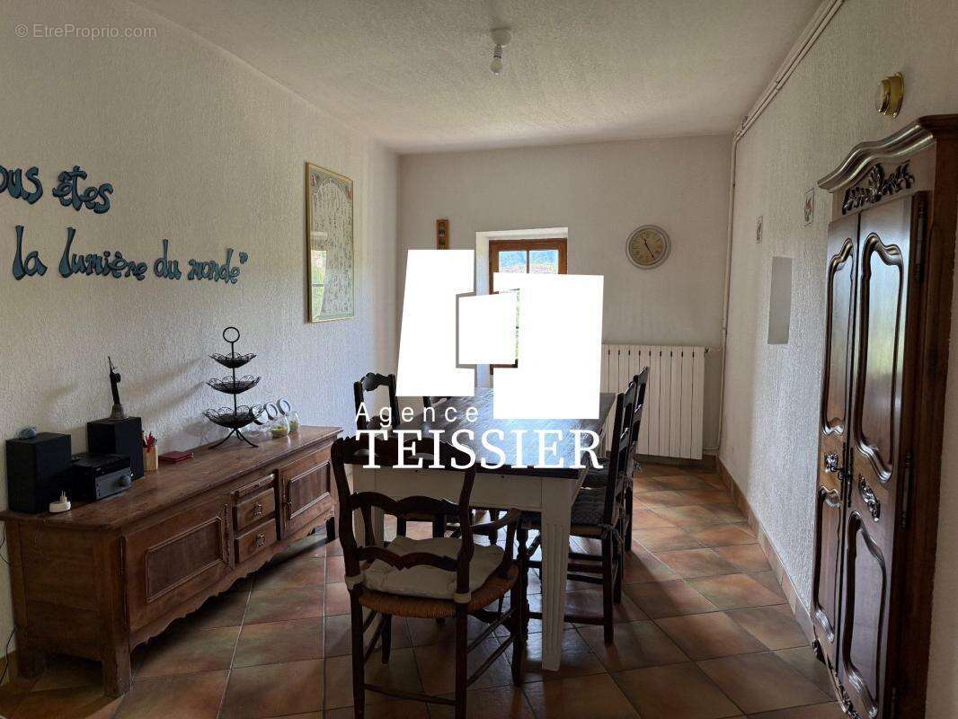 Maison à SAINT-PIERRE-SAINT-JEAN