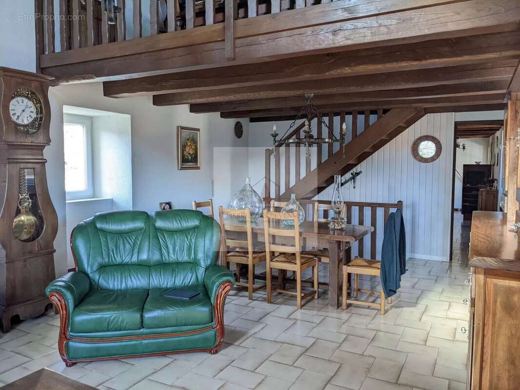 Maison à LE COLLET-DE-DEZE