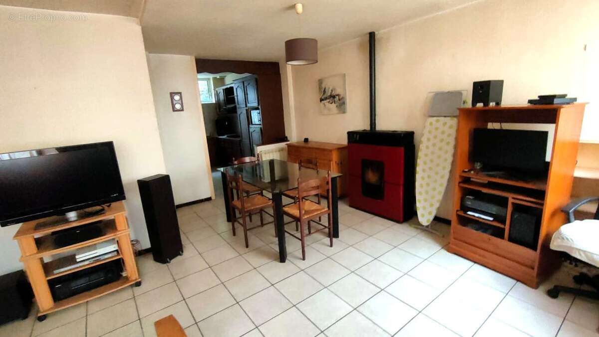Maison à LES LANDES-GENUSSON